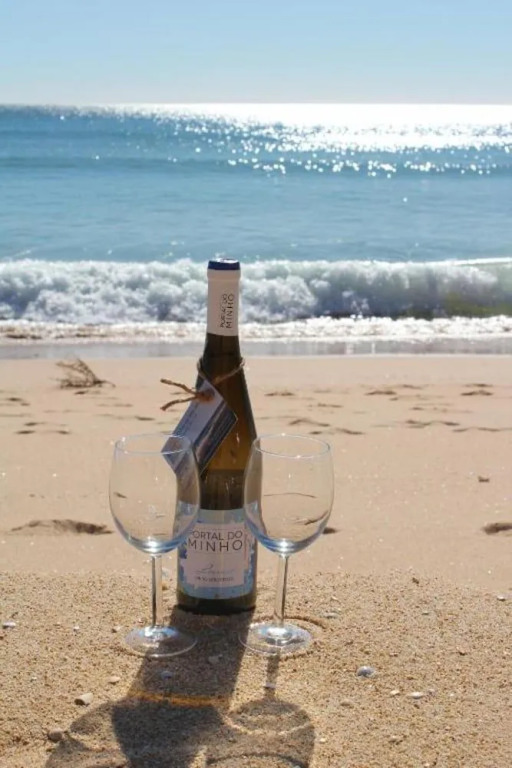 Stunning Olhos do Mar Apt, Albufeira