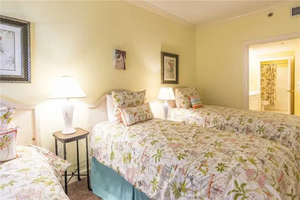 The Enclave 907 - 3 Br condo by RedAwning