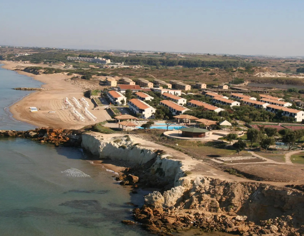 Kamarina Resort