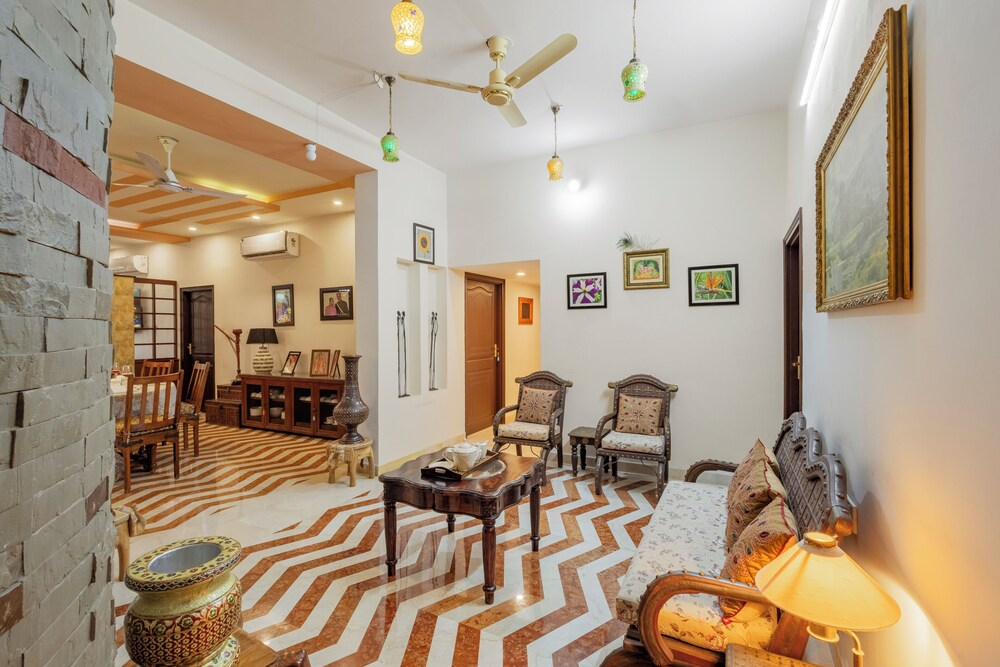 Alaya Stays 4 BHK with Outdoor Dining Area - Abhimanyu Mansion Sapphire