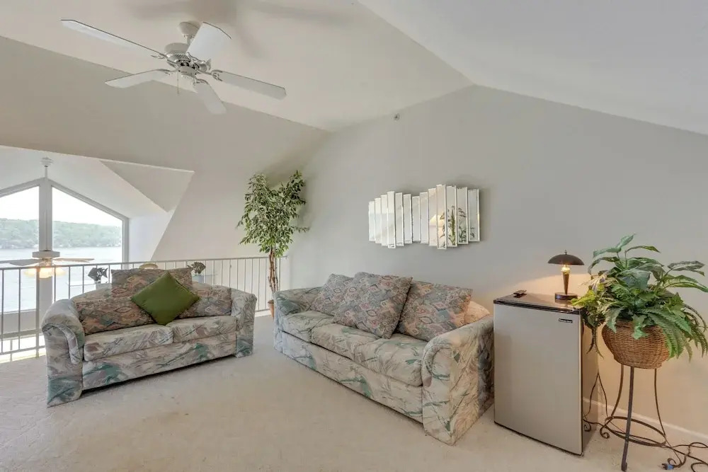 Lakefront Haven w/ Balcony in Osage Beach!