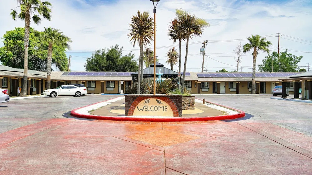 Holiday Lodge Motel Antioch