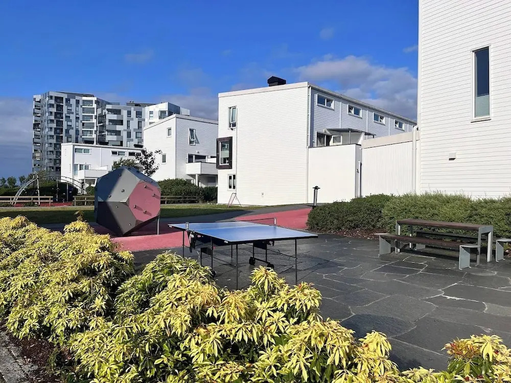 "central By the Sea, Close to the City"