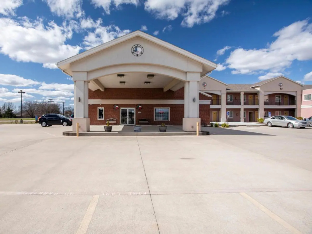 OYO Hotel Valley View TX, I-35