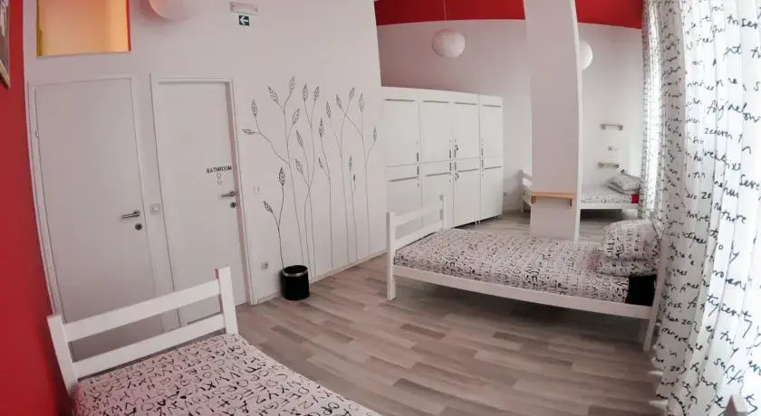 Hostel Underground Rooms