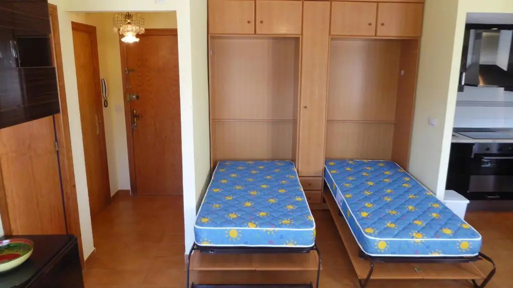 Apartment with side seaview 60 meters from sea