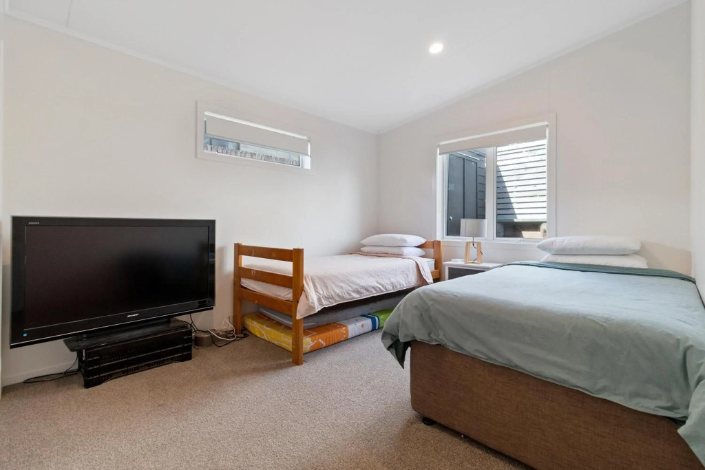 Modern Kiwi Bach - Waihi Beach Holiday Home