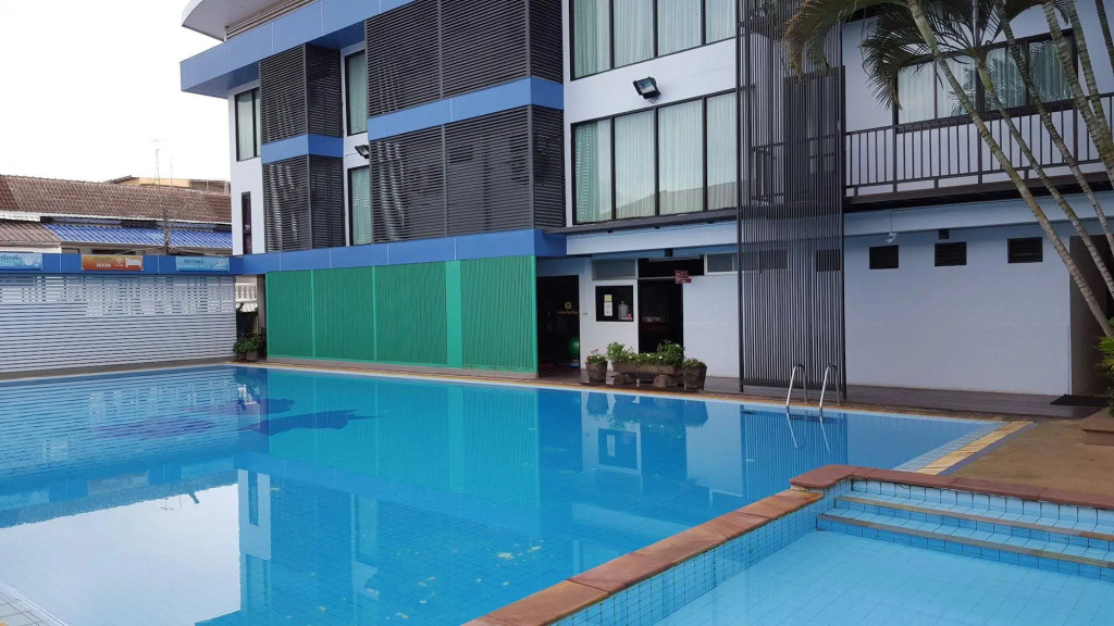 Golden Pool Hotel
