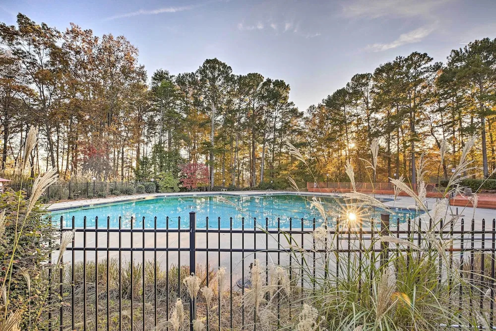 1/2 Mi to Marina: Lake Arrowhead Condo!
