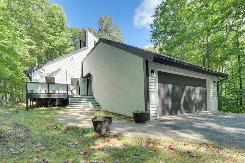 10 Mi to Nubs Nob: Modern Retreat w/ Fire Pit