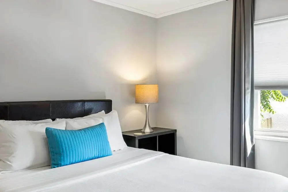Brookwood Courtyard by BCA Furnished Apartments Bcc2b 03 C