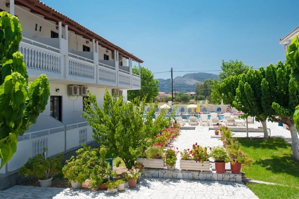 Hotel Tassia for families & couples