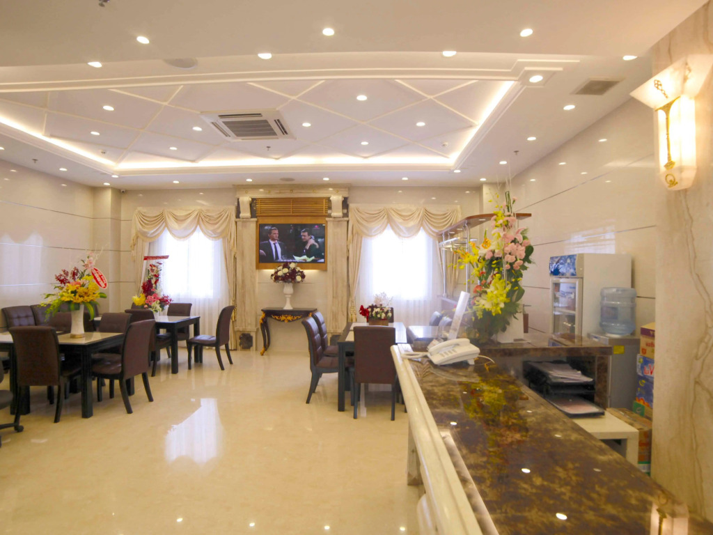S79 Happy Hotel 2