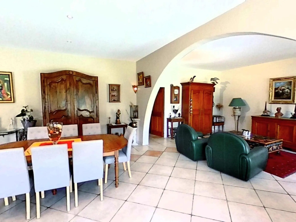 Villa in L'isle-sur-la-sorgue With Pool