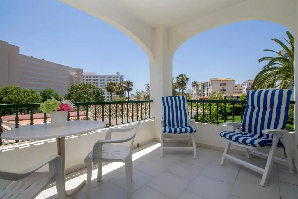 Erisa 25 by IVI Real Estate
