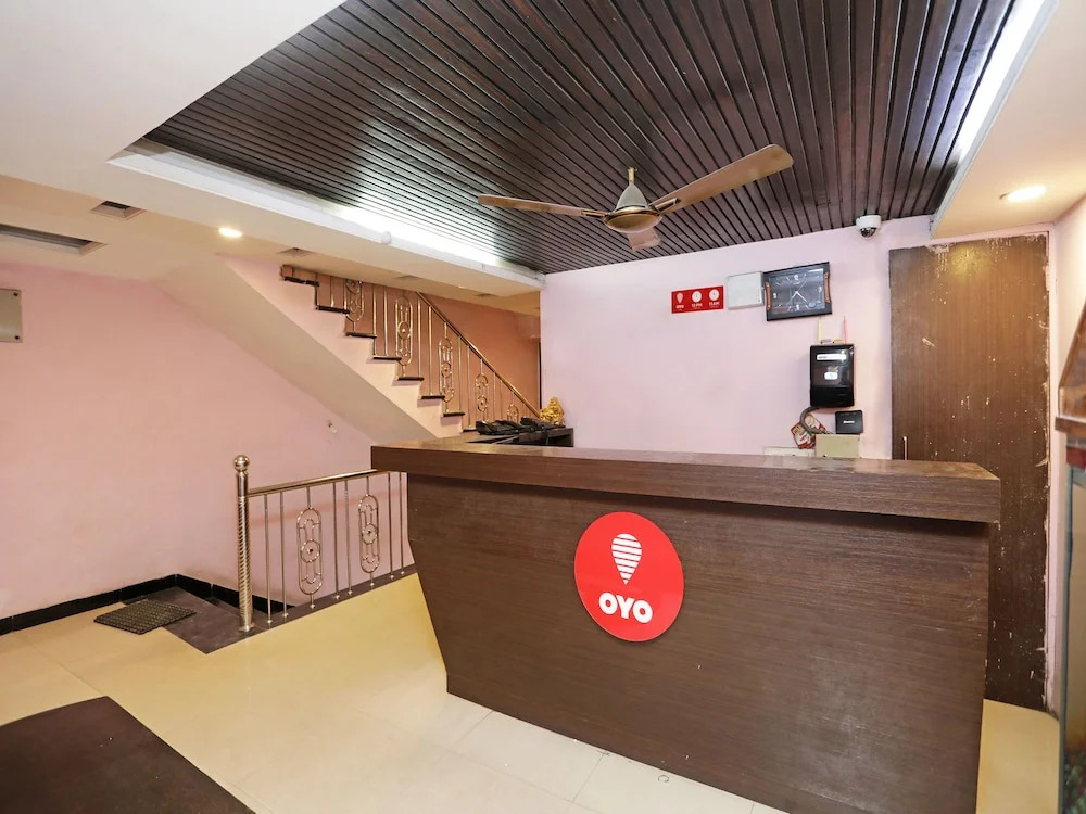 OYO 13392 Hotel Neeraj