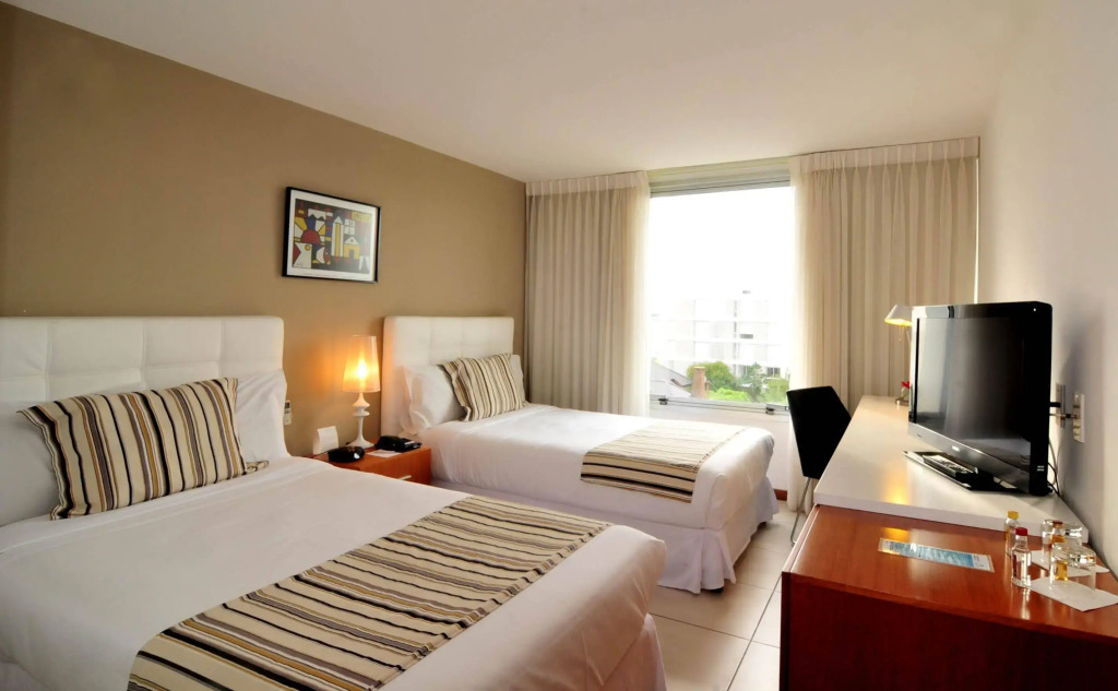 Real Colonia Hotel & Suites
