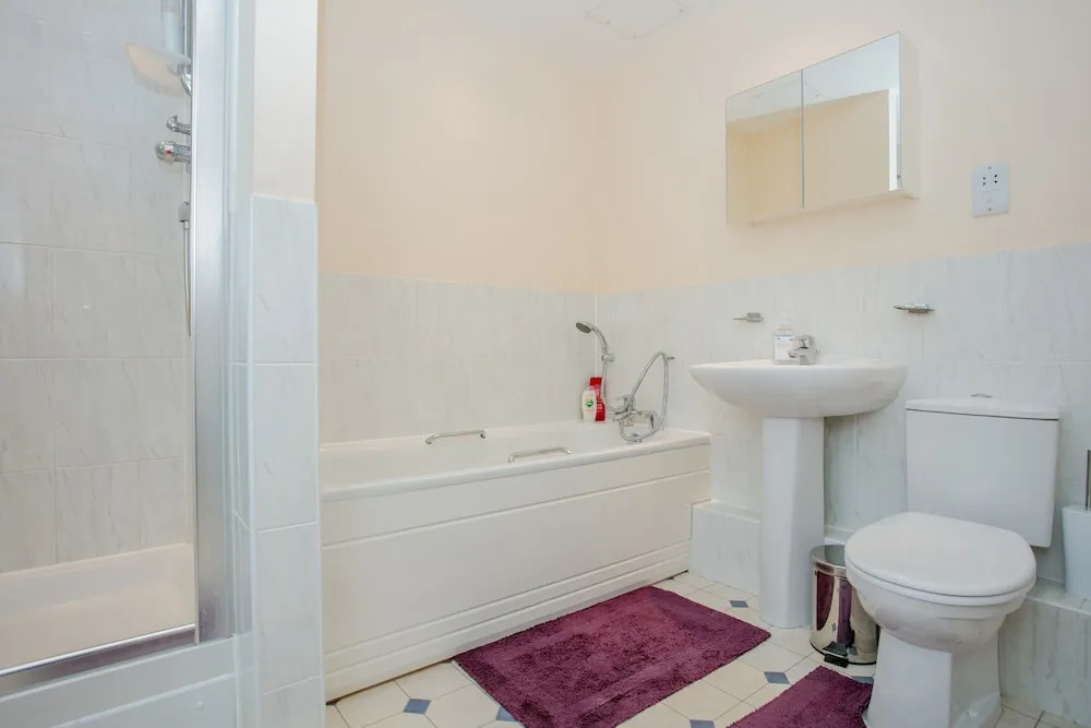 2 Bedroom Balcony Apartment In Putney
