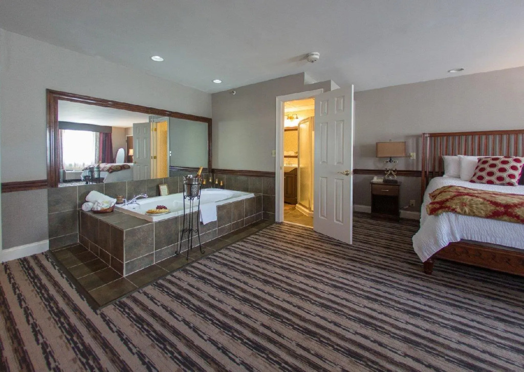 Colonial Hotel