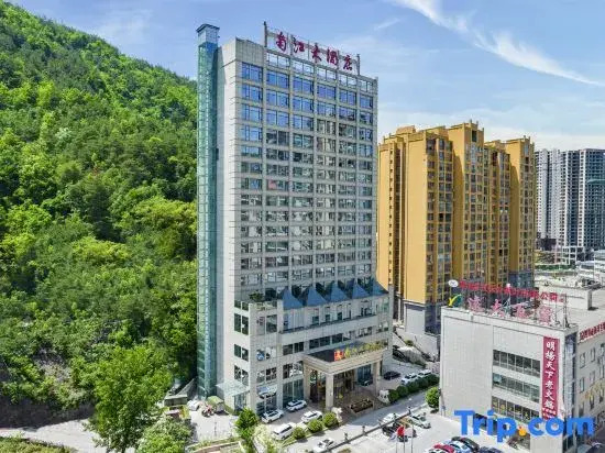 Nanjiang Tianhe Yulong Business Hotel