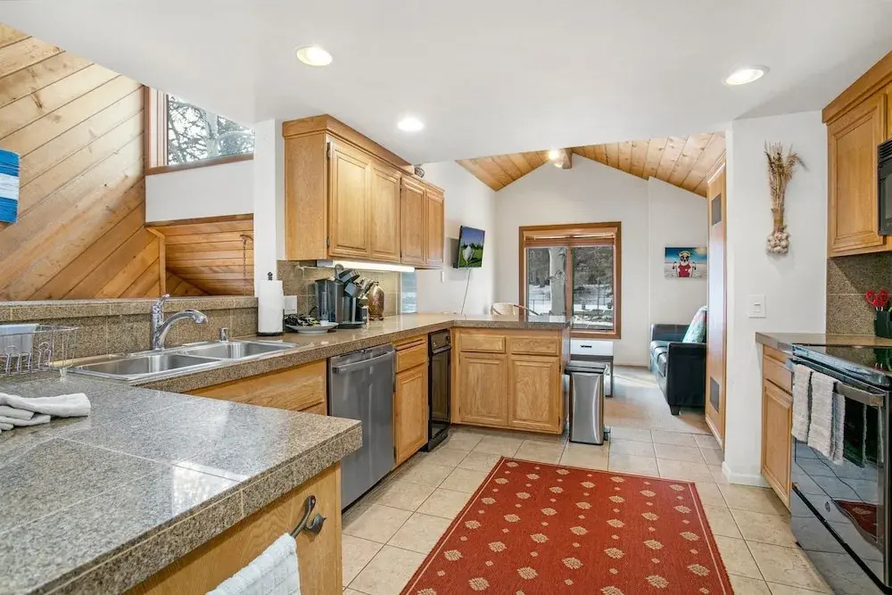 100 Ridgepoint 4 Bedroom Condo