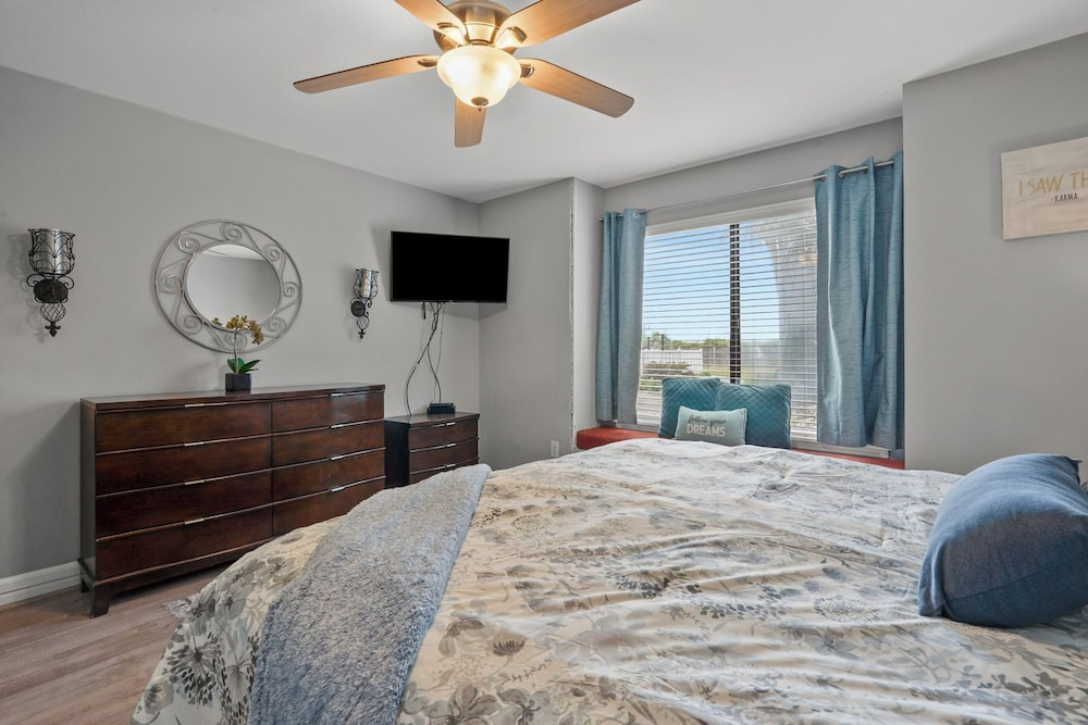 Sea Cloisters II Ocean Front Beach Retreat-101e