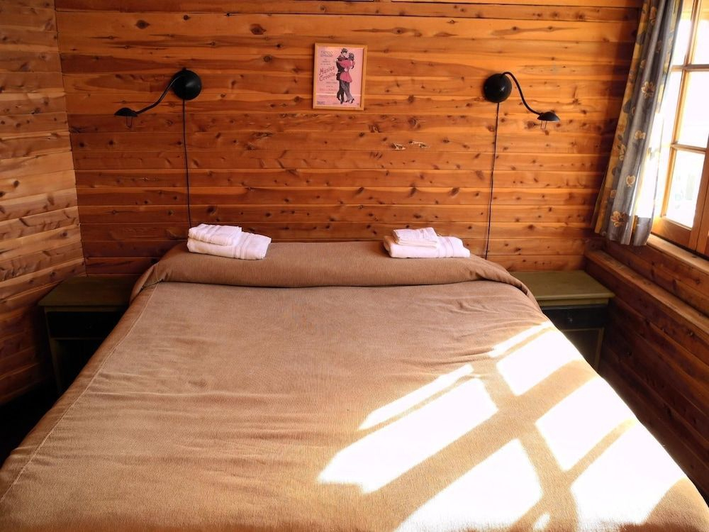 Periko´s Youth Hostel
