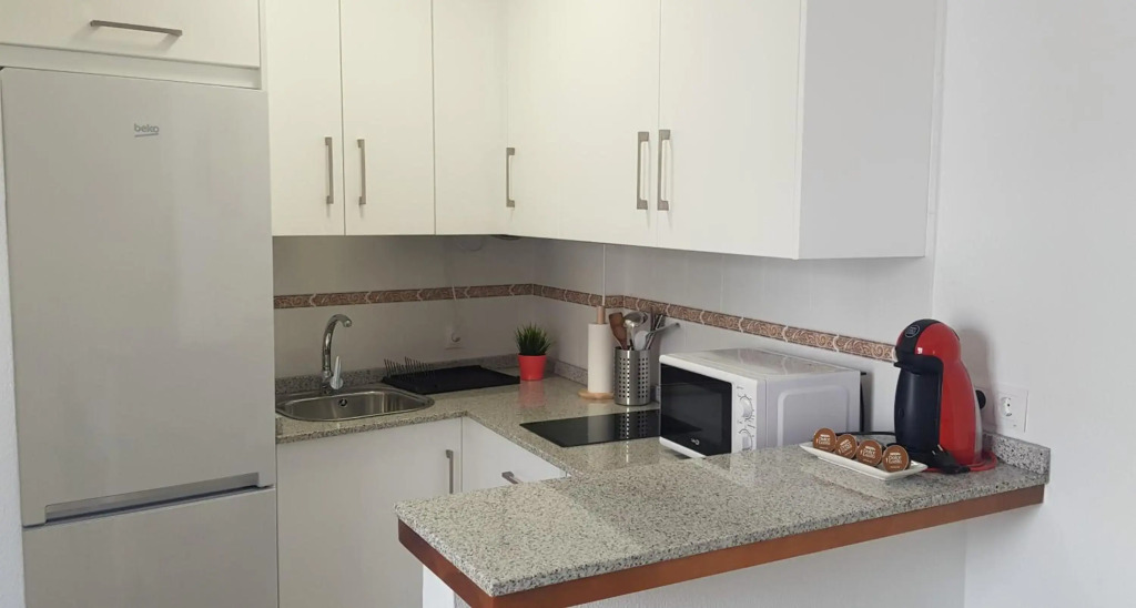 Apartamento nuevo junto a la playa, en centro Conil, con Aire Ac y WIFI
