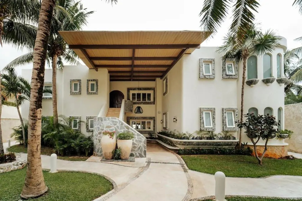 Villa Corona 6 BR Luxury Mansion