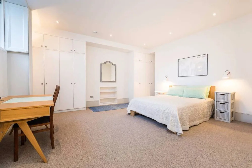 1 Bedroom Flat in Islington Accommodates 4