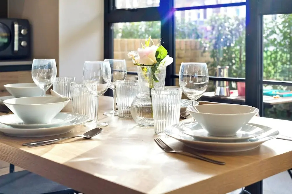 Luxury one bedroom Greenwich studio apartment near Canary Wharf by UnderTheDoormat