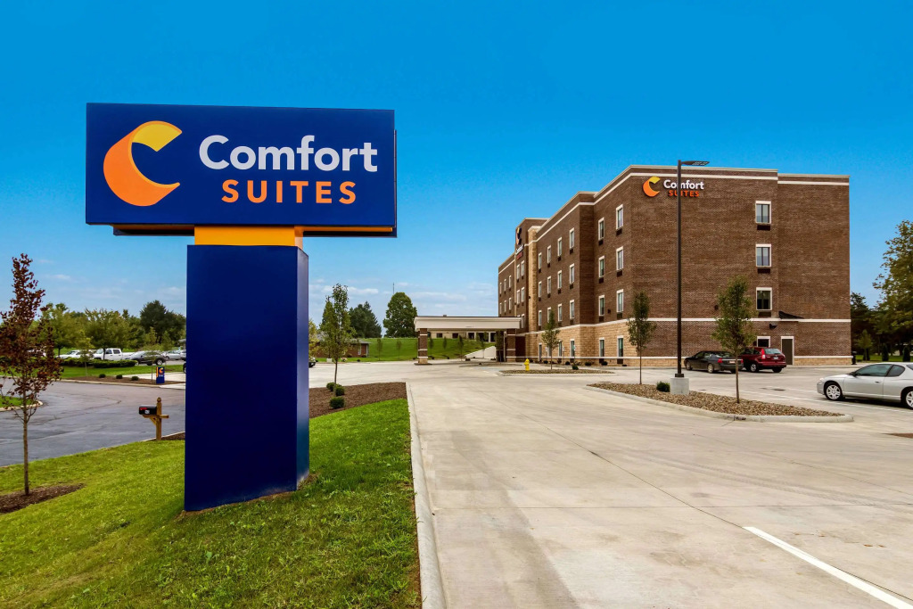 Comfort Suites Wooster near University Campus