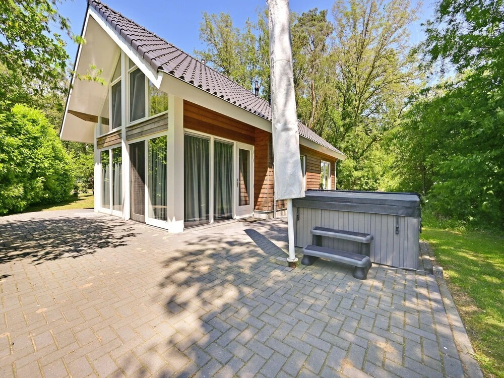 Beautiful Chalet With gas Fireplace