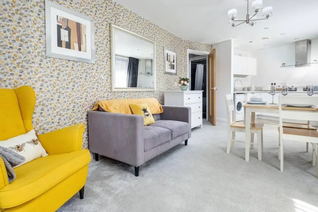 Luxury 2Bed Spacious Apartment- City Centre- Free Parking