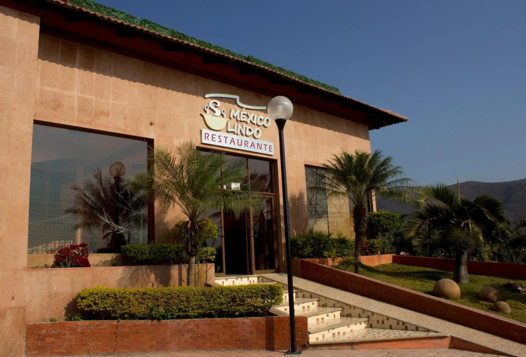 Camino Mexicano Hotel & Resort