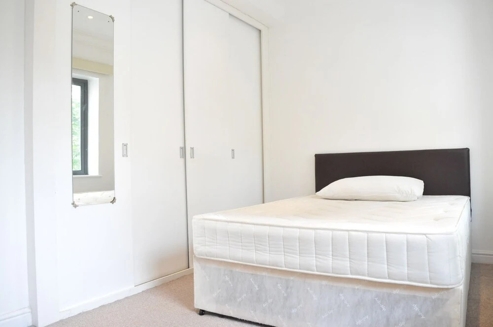 Spacious Contemporary 2 Bedroom Flat Near Camberwell