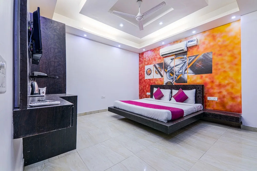 OYO 14385 Golden petal rooms