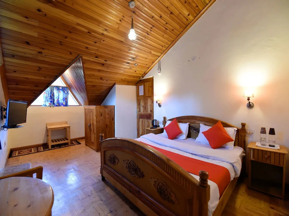 OYO 13352 Home Modern Stay 3BHK Hadimba Temple