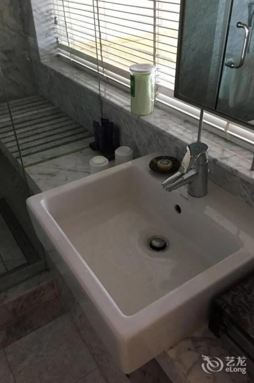 Lizi Hotel