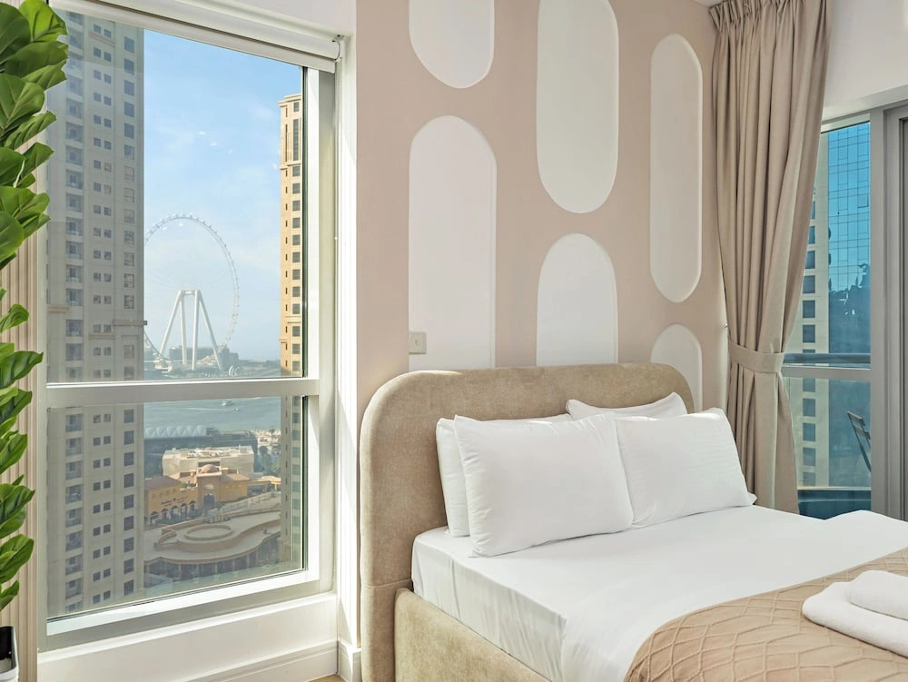 Luxury Waterfront View with Ain Dubai