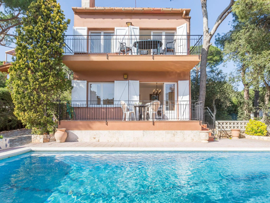 Apartment near Sea with Shared Swimming Pool in Costa Brava