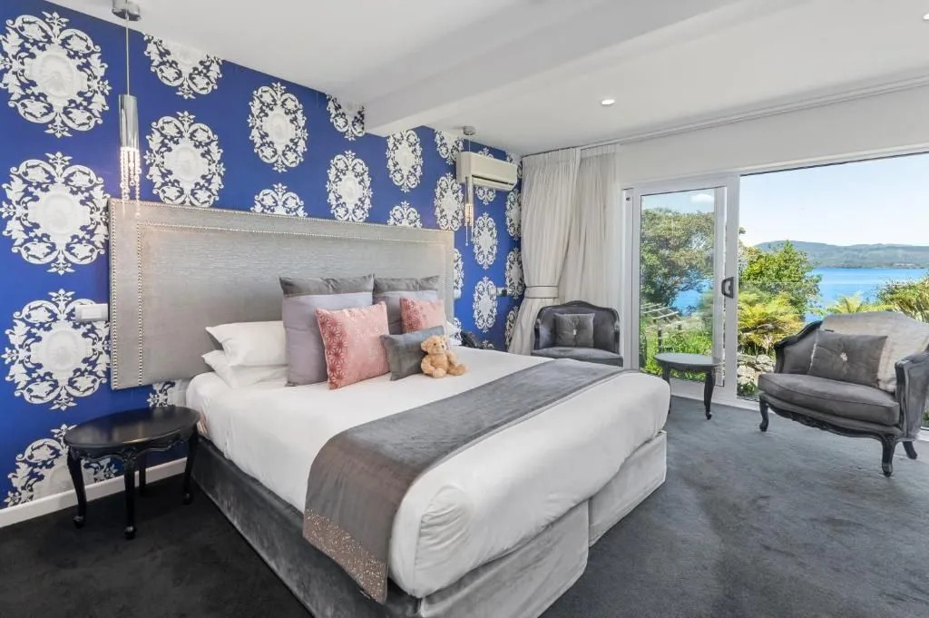 Black Swan Lakeside Boutique Hotel