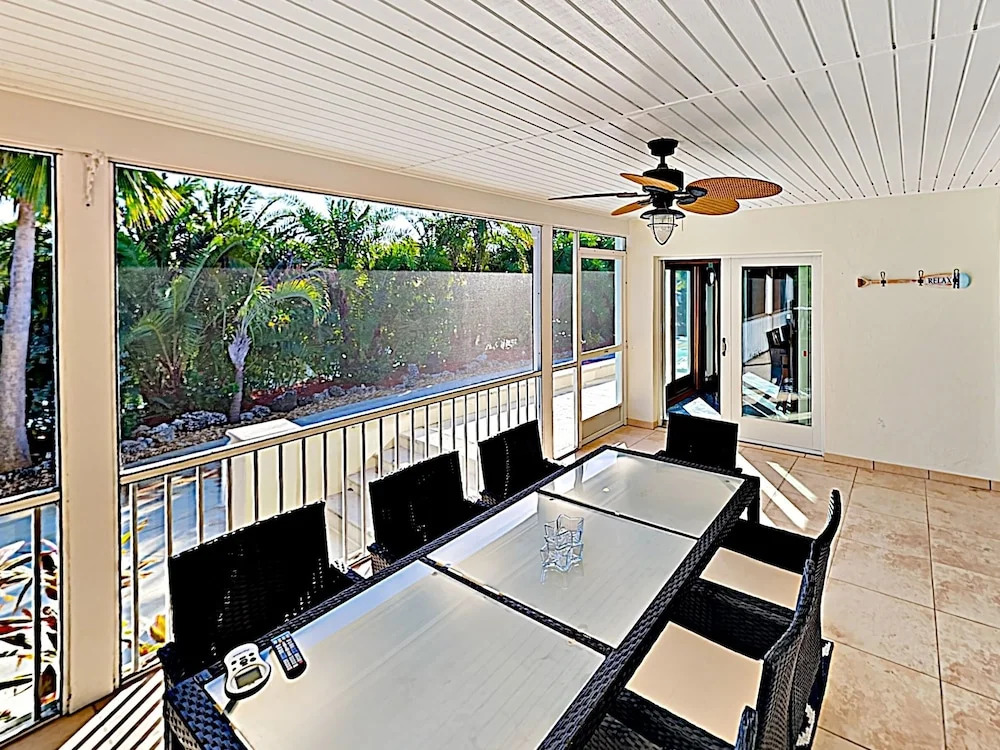 Canal-front Dream W/ Private Pool, Spa & Dock 3 Bedroom Home