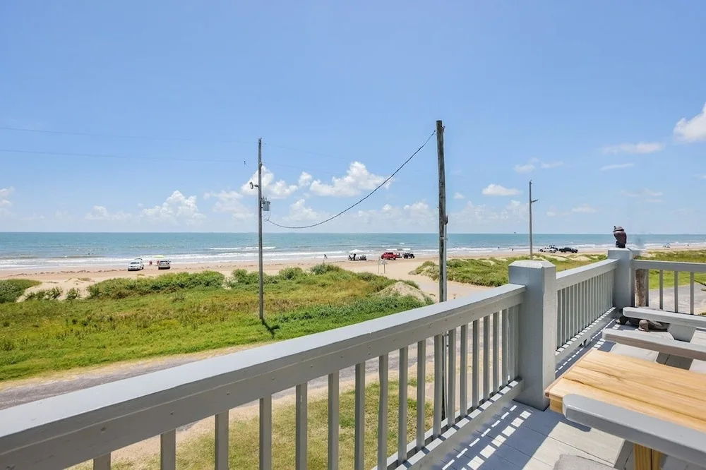 A La Playa 2 Bedroom Home by RedAwning