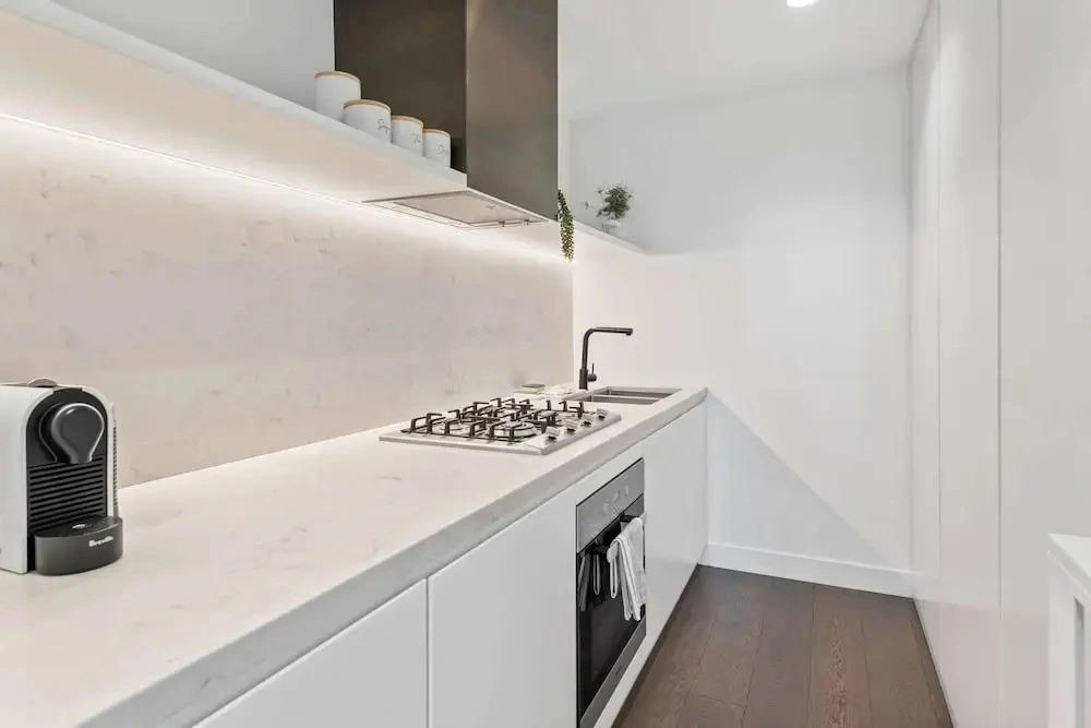 Chic 2-bed With Free Parking in South Yarra