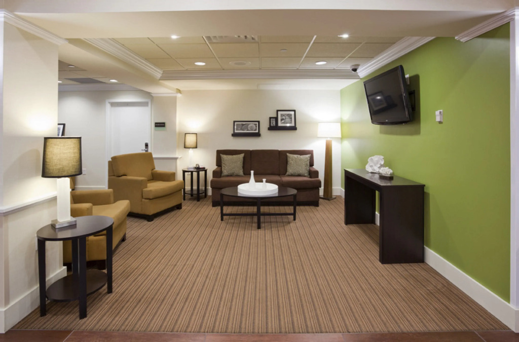 Holiday Inn Exp Stes Rogers by IHG