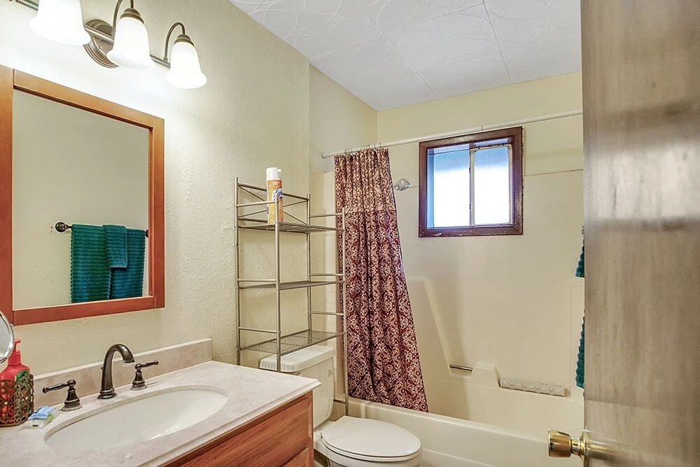 Hummingbird Haven - Charming Ruidoso Retreat 4 Bedroom Home by RedAwning