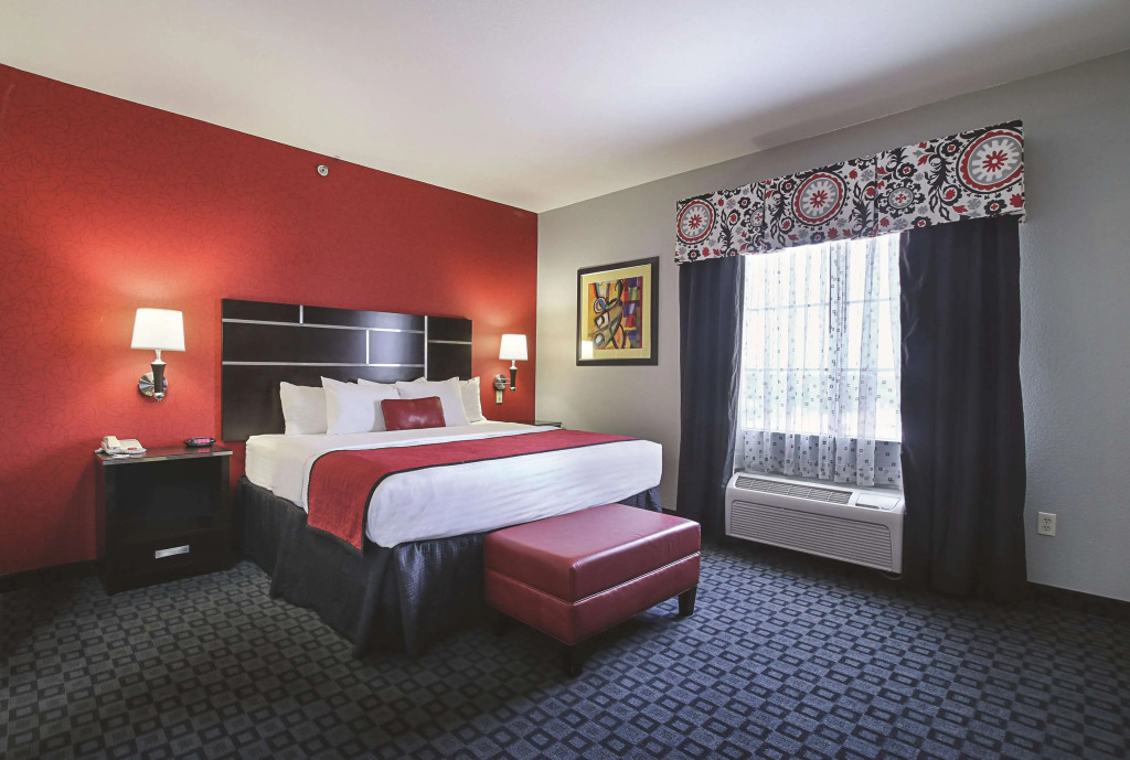 La Quinta Inn & Suites by Wyndham South Dallas - Hutchins