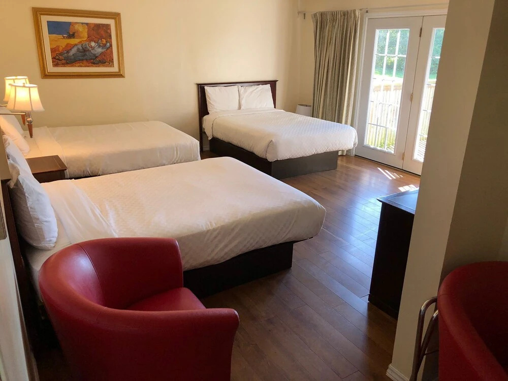 Coach House Inn