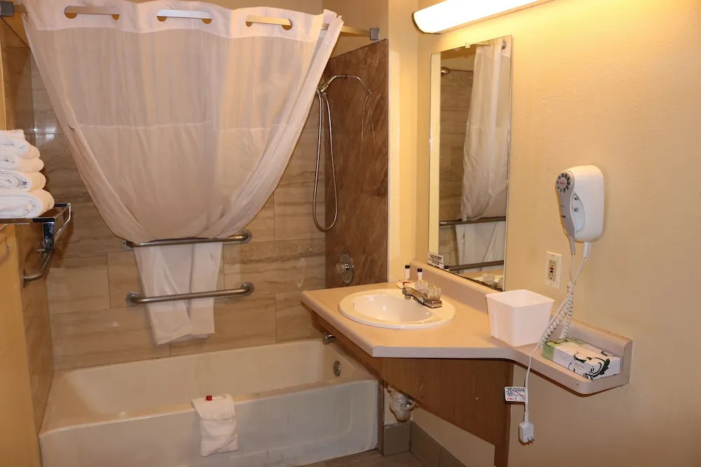 Days Inn Fresno South